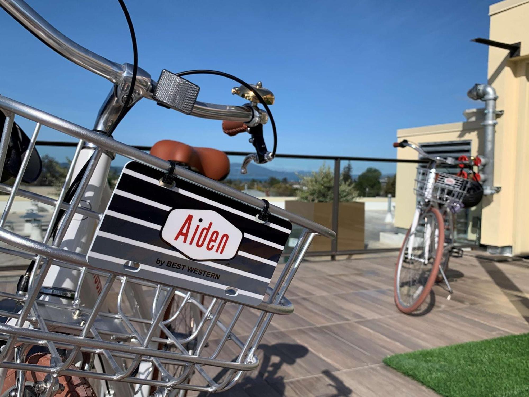 Aiden By Western Hotel